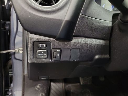 Used 2019 Toyota Corolla SE FWD image 22