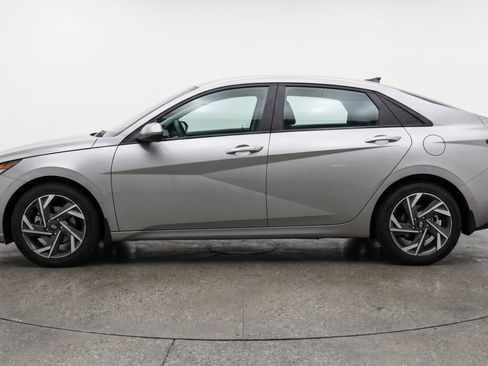 Used 2025 Hyundai Elantra SEL FWD image 5