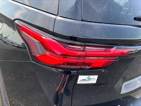 Used 2023 Chevrolet Traverse LT AWD/4WD image 29