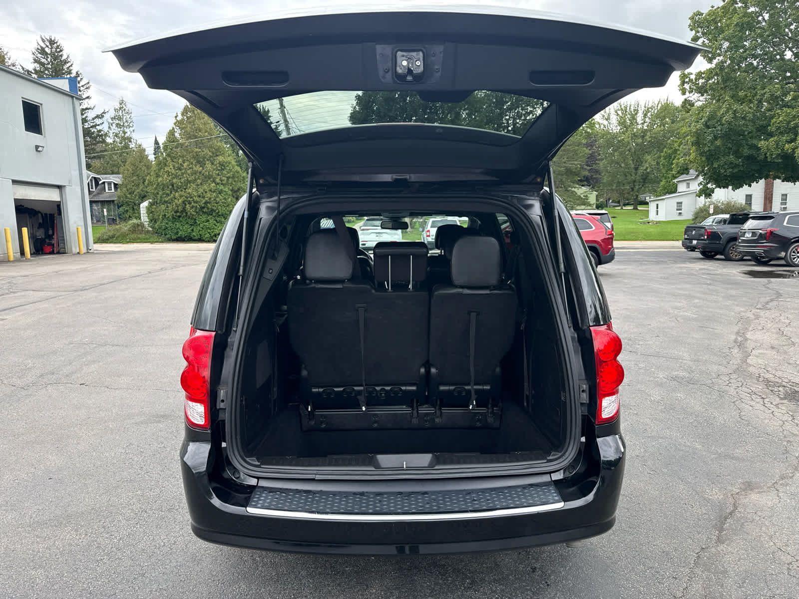 Used 2019 Dodge Grand Caravan GT FWD image 17