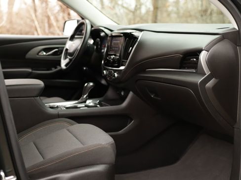 Used 2020 Chevrolet Traverse LT image 30