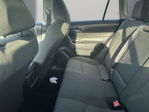 Used 2024 Toyota RAV4 XLE AWD/4WD image 5