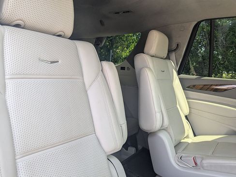 Used 2021 Cadillac Escalade Premium Luxury Platinum AWD/4WD image 33