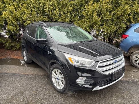 Used 2017 Ford Escape SE w/ Equipment Group 201A image 2