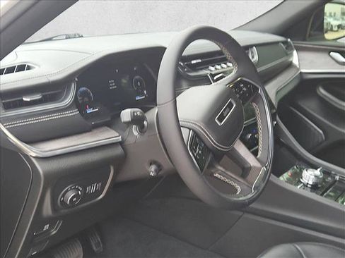 Used 2023 Jeep Grand Cherokee L Overland AWD/4WD image 10