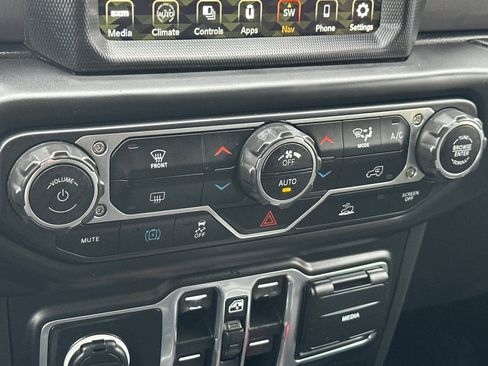 Used 2023 Jeep Wrangler Unlimited Rubicon 4xe AWD/4WD image 22