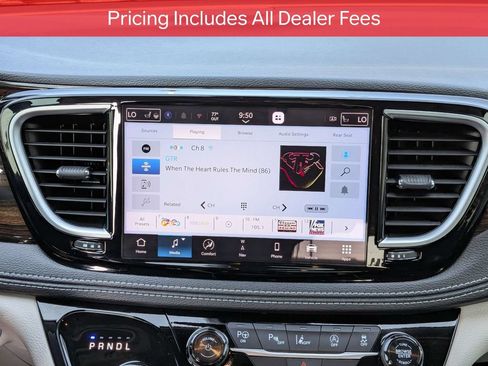 Used 2024 Chrysler Pacifica Limited w/ Uconnect Theater Family Group FWD image 19