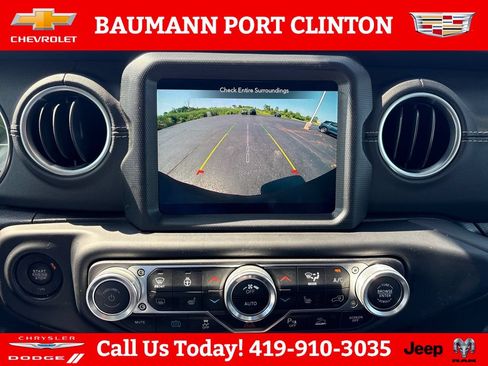Used 2021 Jeep Wrangler Unlimited Sahara w/ Dual Top Group AWD/4WD image 23