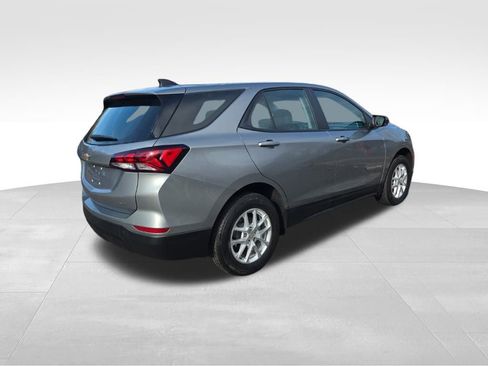 Used 2023 Chevrolet Equinox LS image 5