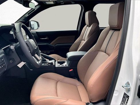 Used 2025 Toyota 4Runner Limited image 18