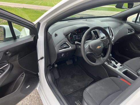 Used 2016 Chevrolet Cruze LT w/ Sun And Sound Package FWD image 11