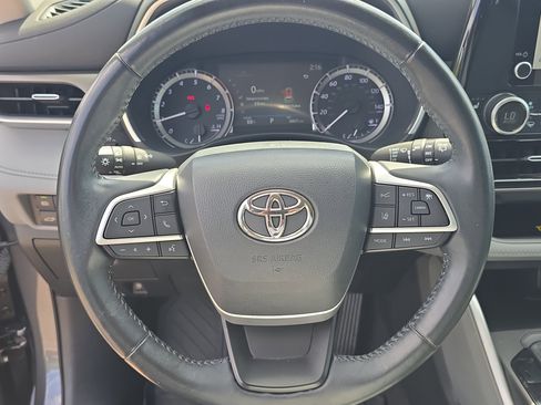 Used 2023 Toyota Highlander XLE image 31