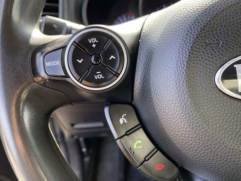 Used 2018 Kia Soul + FWD image 17