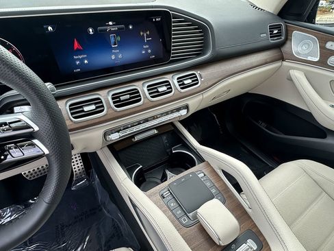 New 2026 Mercedes-Benz GLS 450 4MATIC image 32