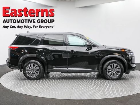 Used 2024 Nissan Pathfinder S image 4