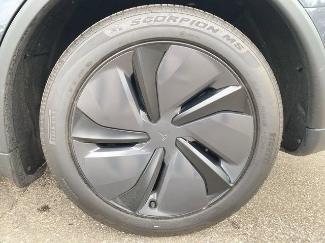Used 2026 Tesla Model Y AWD image 5