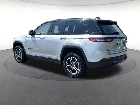 Certified 2022 Jeep Grand Cherokee Trailhawk w/ Advanced Protech Group II AWD/4WD image 3