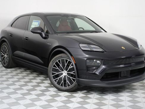 New 2026 Porsche Macan 4 Electric image 9