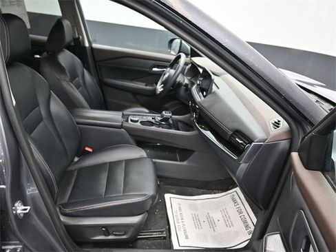 Used 2023 Nissan Rogue SL w/ SL Premium Package image 9