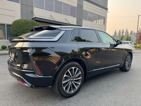 Used 2024 Cadillac Lyriq Sport AWD/4WD image 11