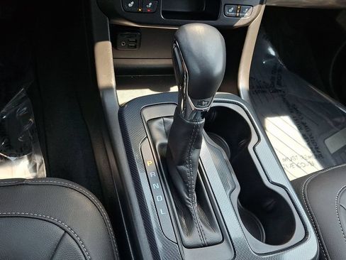 Used 2022 Chevrolet Colorado Z71 w/ Trail Boss Package AWD/4WD image 15