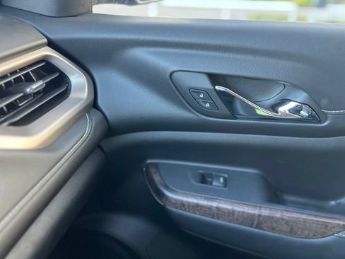 Used 2023 GMC Acadia Denali w/ Denali Technology Package FWD image 19