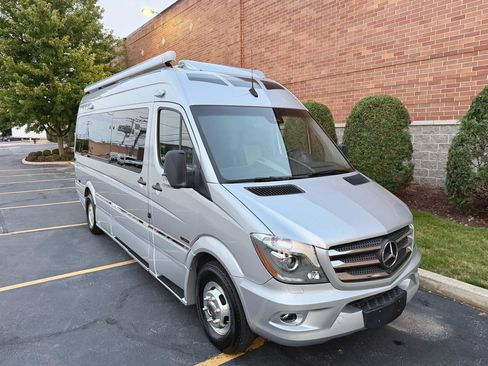 Used 2017 Mercedes-Benz Sprinter 3500 image 42