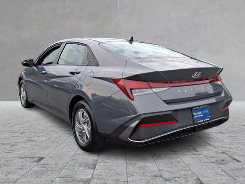 Used 2026 Hyundai Elantra SE FWD image 7