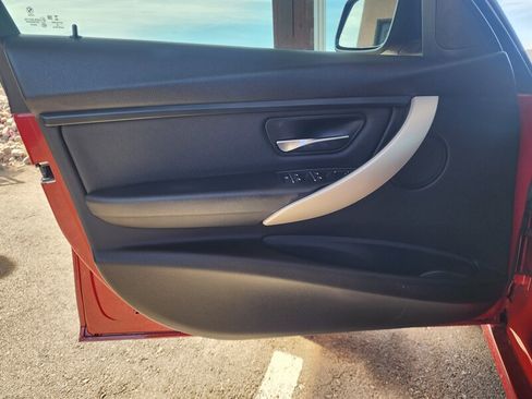 Used 2018 BMW 320i Sedan w/ Convenience Package image 18