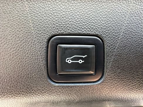 Used 2021 Chevrolet Suburban RST AWD/4WD image 38
