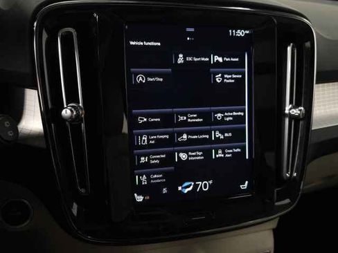 Used 2021 Volvo XC40 T5 Momentum image 22