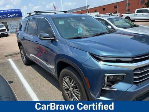 Used 2024 Chevrolet Traverse LT w/ Trailering Package FWD image 1