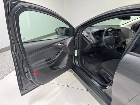 Used 2018 Ford Focus SE FWD image 6