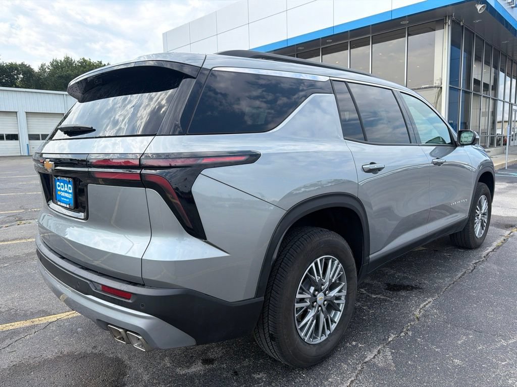 Used 2026 Chevrolet Traverse LT w/ Driver Confidence Package FWD image 3