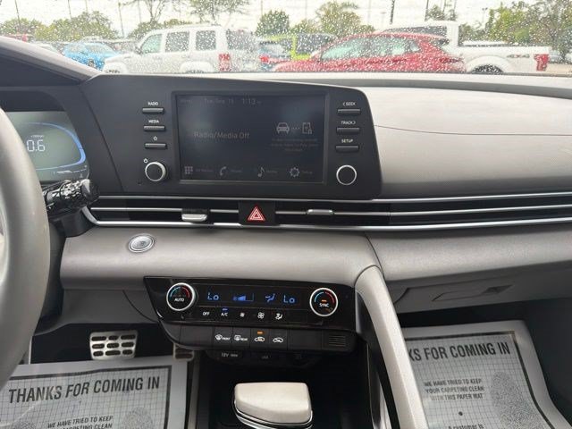 Used 2025 Hyundai Elantra Sport FWD image 22