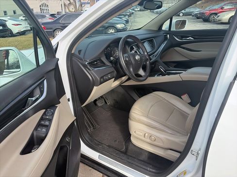 Used 2018 Buick Enclave Essence image 10