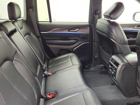 Used 2023 Jeep Grand Cherokee Overland AWD/4WD image 23