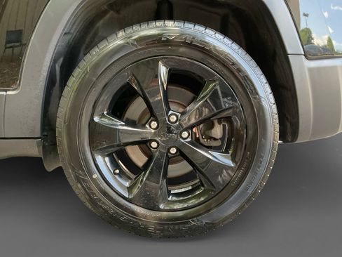 Used 2019 Jeep Cherokee Latitude Plus AWD/4WD image 8