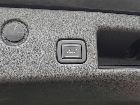 Certified 2020 Chevrolet Equinox LT w/ Midnight Edition image 28