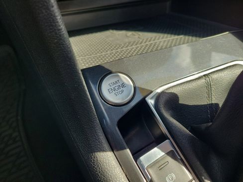 Used 2022 Volkswagen Tiguan SE image 36