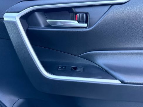 Used 2022 Toyota RAV4 XLE image 19