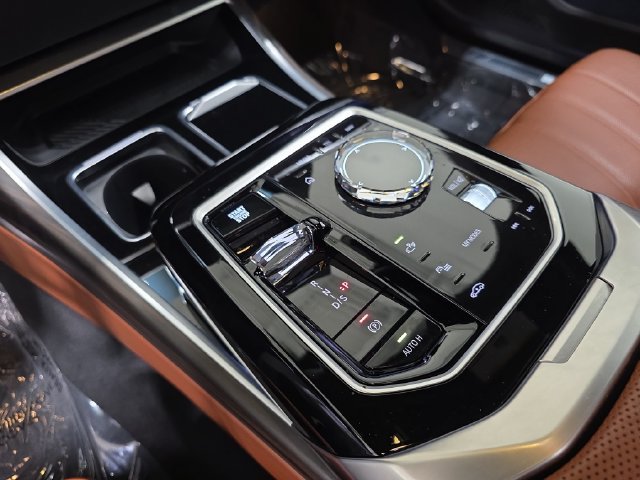 Certified 2025 BMW 760i xDrive AWD/4WD image 22