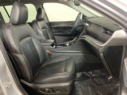 Used 2023 Jeep Grand Cherokee L Limited w/ Black Appearance Package image 25