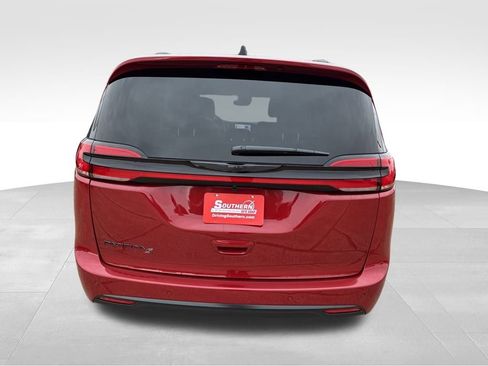 New 2026 Chrysler Pacifica Select w/ S Appearance Package image 4