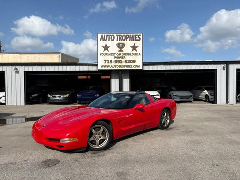 Used 2000 Chevrolet Corvette Coupe w/ Memory Pkg RWD image 1