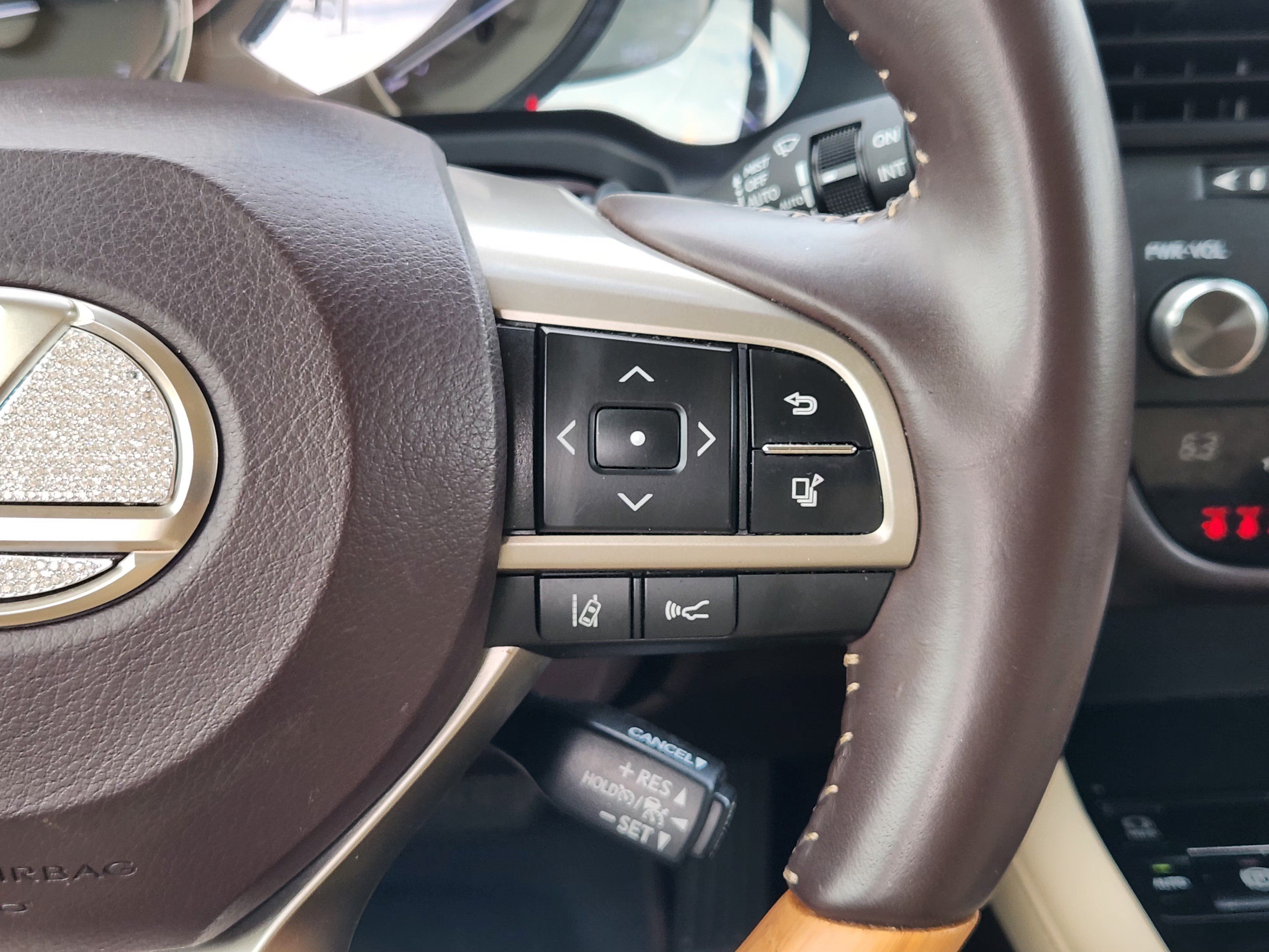 Used 2018 Lexus RX 350 FWD w/ Premium Package image 29