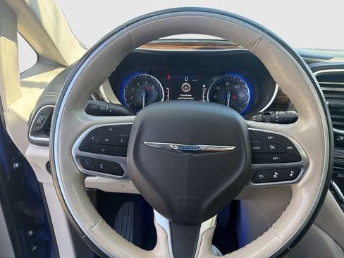 Used 2021 Chrysler Pacifica Limited AWD/4WD image 18