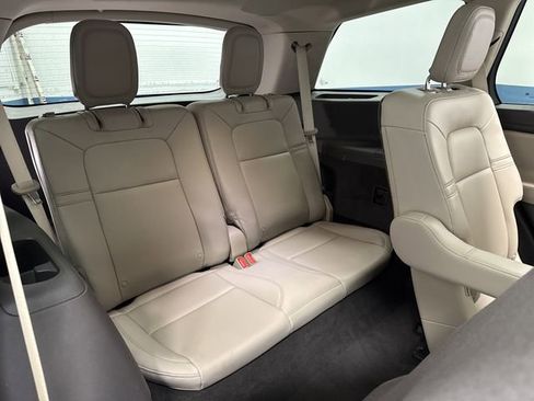 Used 2023 Lincoln Aviator AWD w/ Premium Package image 35