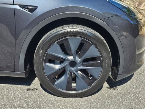Used 2024 Tesla Model Y Long Range AWD/4WD image 17