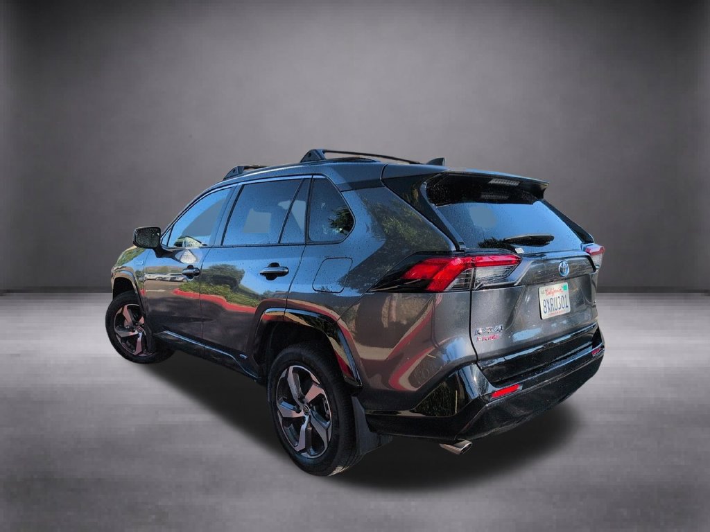 Used 2021 Toyota RAV4 SE w/ Weather & Moonroof Package AWD/4WD image 7